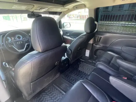 Toyota Sienna 2016 года за 7 700 000 тг. в Атырау – фото 11