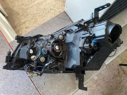 Фара ксенон правая на Nissan Fuga Y50 2004г. в. Б.У Оригинал из Японии за 50 000 тг. в Караганда – фото 2