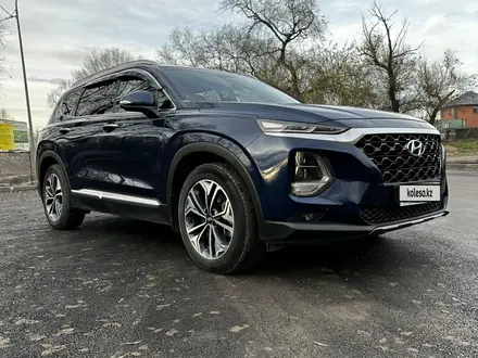 Hyundai Santa Fe 2020 года за 14 000 000 тг. в Алматы