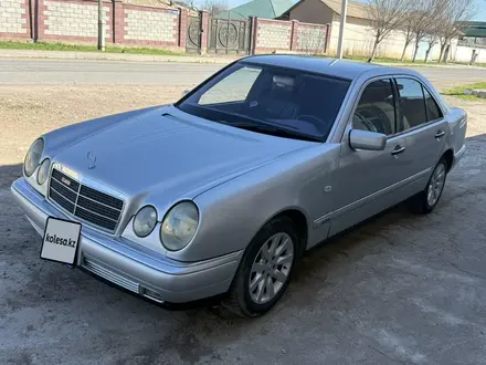 Mercedes-Benz E 200 1996 года за 2 900 000 тг. в Шымкент