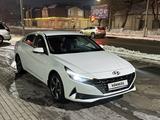 Hyundai Elantra 2021 годаfor9 800 000 тг. в Астана – фото 3