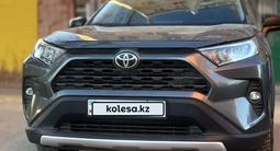 Toyota RAV4 2019 года за 14 500 000 тг. в Уральск – фото 2