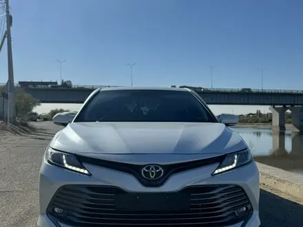 Toyota Camry 2018 года за 11 700 000 тг. в Актобе – фото 10