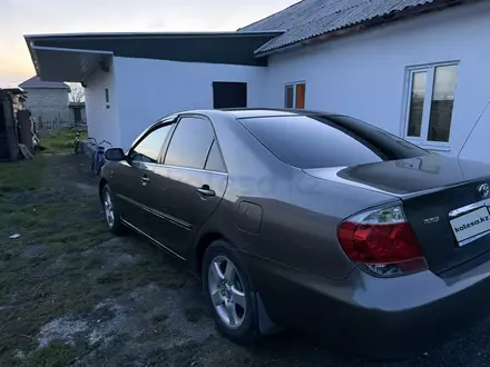 Toyota Camry 2004 года за 5 800 000 тг. в Актобе – фото 3
