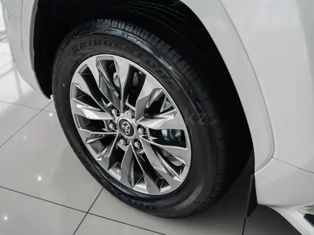 Toyota Land Cruiser Premium+ 2025 года за 74 890 000 тг. в Астана – фото 6