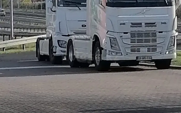 Volvo  FH500 2016 года за 33 000 000 тг. в Атырау