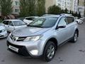 Toyota RAV4 2015 года за 7 100 000 тг. в Астана