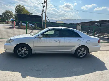 Toyota Camry 2004 года за 5 000 000 тг. в Алматы – фото 2