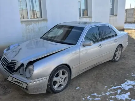 Mercedes-Benz E 320 1999 года за 2 999 999 тг. в Мангистау – фото 2