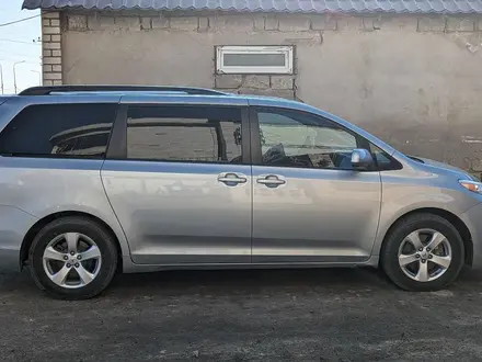 Toyota Sienna 2015 года за 10 000 000 тг. в Атырау – фото 4