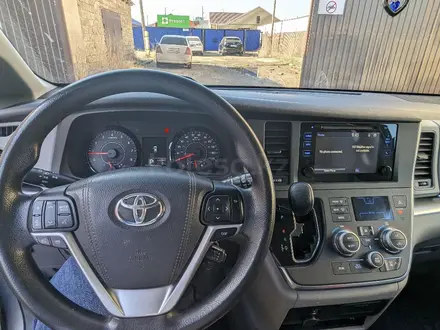 Toyota Sienna 2015 года за 10 000 000 тг. в Атырау – фото 17