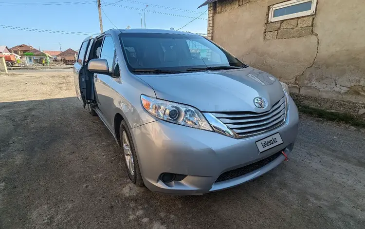 Toyota Sienna 2015 года за 10 000 000 тг. в Атырау