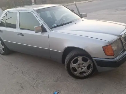 Mercedes-Benz E 260 1991 года за 2 100 000 тг. в Шымкент – фото 18