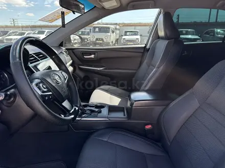 Toyota Camry 2016 года за 8 500 000 тг. в Атырау – фото 12