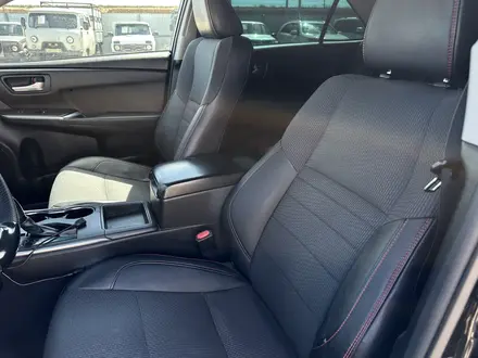 Toyota Camry 2016 года за 8 500 000 тг. в Атырау – фото 11
