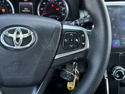 Toyota Camry 2016 года за 8 500 000 тг. в Атырау – фото 19