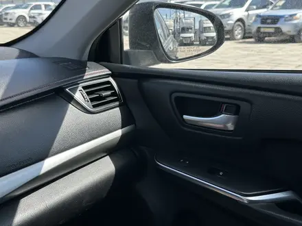 Toyota Camry 2016 года за 8 500 000 тг. в Атырау – фото 24