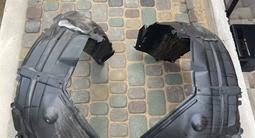 Подкрылки передние как новые в оригинале за 20 000 тг. в Алматы