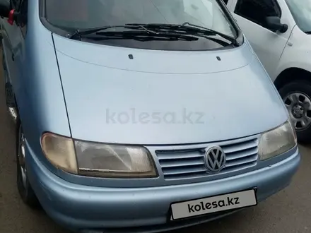 Volkswagen Sharan 1999 года за 2 200 000 тг. в Уральск