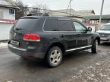 Volkswagen Touareg 2006 года за 2 500 000 тг. в Шымкент – фото 2