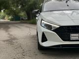Hyundai i20 2023 года за 6 350 000 тг. в Караганда – фото 4