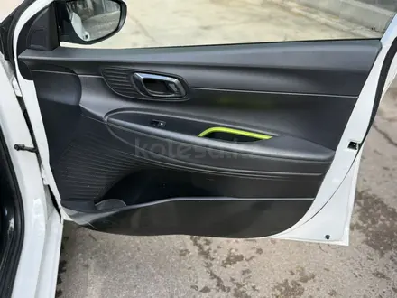 Hyundai i20 2023 года за 6 350 000 тг. в Караганда – фото 18