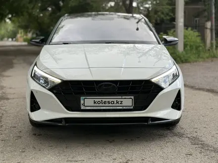 Hyundai i20 2023 года за 6 350 000 тг. в Караганда – фото 2