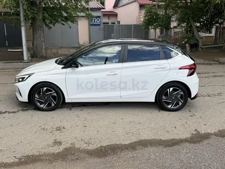Hyundai i20 2023 года за 6 350 000 тг. в Караганда – фото 9