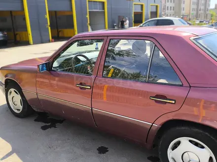 Mercedes-Benz E 230 1992 года за 1 200 000 тг. в Караганда – фото 13