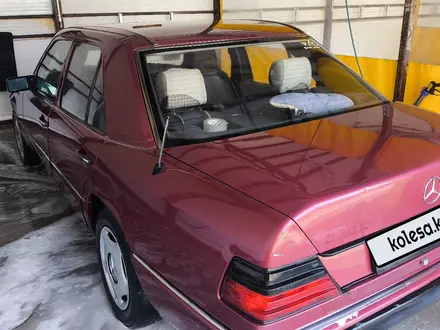 Mercedes-Benz E 230 1992 года за 1 200 000 тг. в Караганда – фото 68