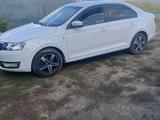 Skoda Rapid 2015 года за 3 300 000 тг. в Уральск – фото 2