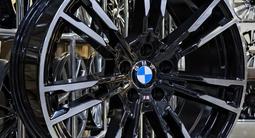 BMW G30 на 19 новые разноширокие диски в Астане за 300 000 тг. в Астана – фото 2