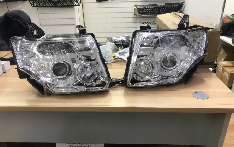 Фары на Mitsubishi Pajero IV (2006-2015) за 90 000 тг. в Астана