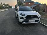 Toyota RAV4 2024 года за 16 500 000 тг. в Актобе