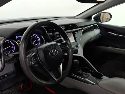 Toyota Camry 2018 года за 8 950 000 тг. в Астана – фото 12