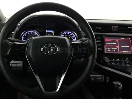 Toyota Camry 2018 года за 8 950 000 тг. в Астана – фото 13