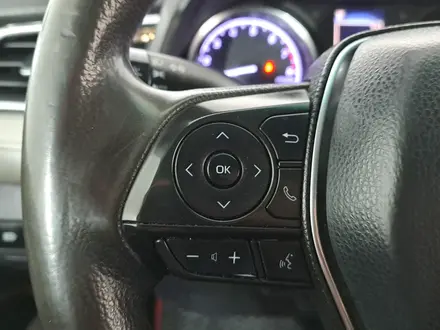 Toyota Camry 2018 года за 8 950 000 тг. в Астана – фото 18