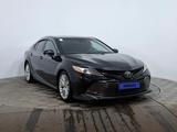 Toyota Camry 2018 года за 10 290 000 тг. в Астана – фото 3