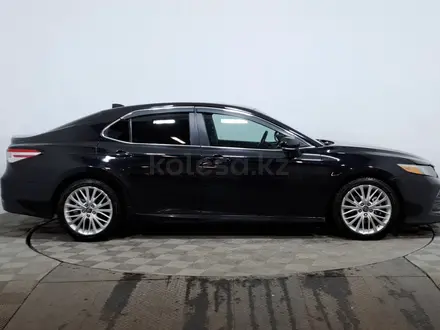 Toyota Camry 2018 года за 8 950 000 тг. в Астана – фото 4
