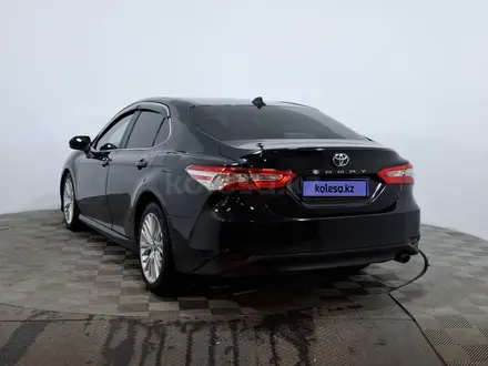 Toyota Camry 2018 года за 8 950 000 тг. в Астана – фото 7