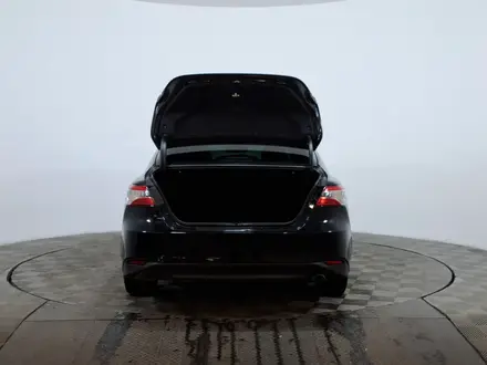 Toyota Camry 2018 года за 8 950 000 тг. в Астана – фото 9