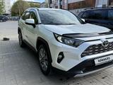 Toyota RAV4 2020 года за 16 500 000 тг. в Актобе – фото 4
