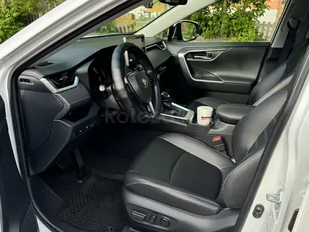 Toyota RAV4 2020 года за 16 500 000 тг. в Актобе – фото 13