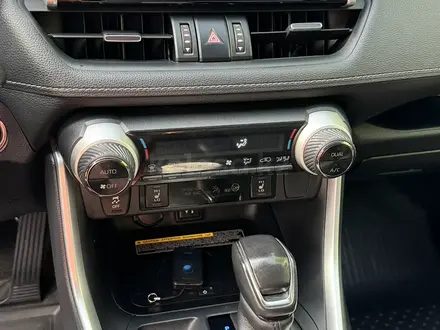 Toyota RAV4 2020 года за 16 500 000 тг. в Актобе – фото 17