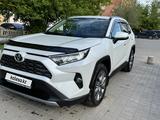 Toyota RAV4 2020 года за 16 500 000 тг. в Актобе – фото 3