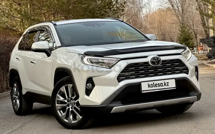 Toyota RAV4 2020 года за 16 500 000 тг. в Актобе