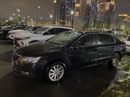 Skoda Superb 2013 года за 5 000 000 тг. в Астана – фото 2