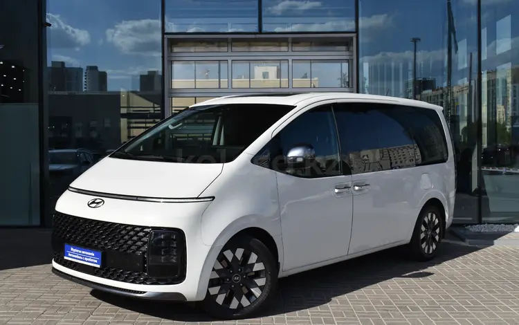 Hyundai Staria Luxe 2023 года за 19 190 000 тг. в Астана