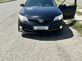 Toyota Camry 2014 годаfor8 200 000 тг. в Актобе – фото 2