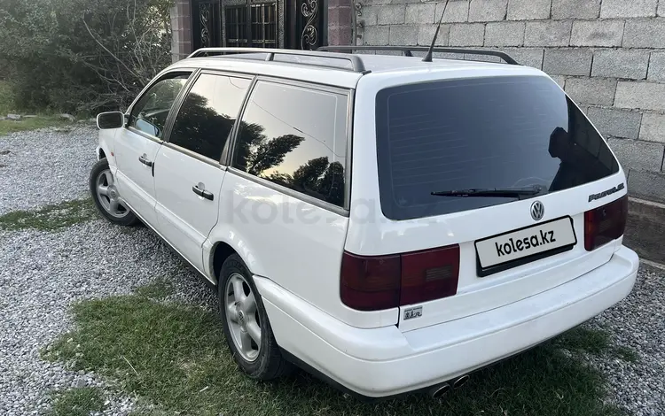 Volkswagen Passat 1995 годаfor2 400 000 тг. в Шымкент